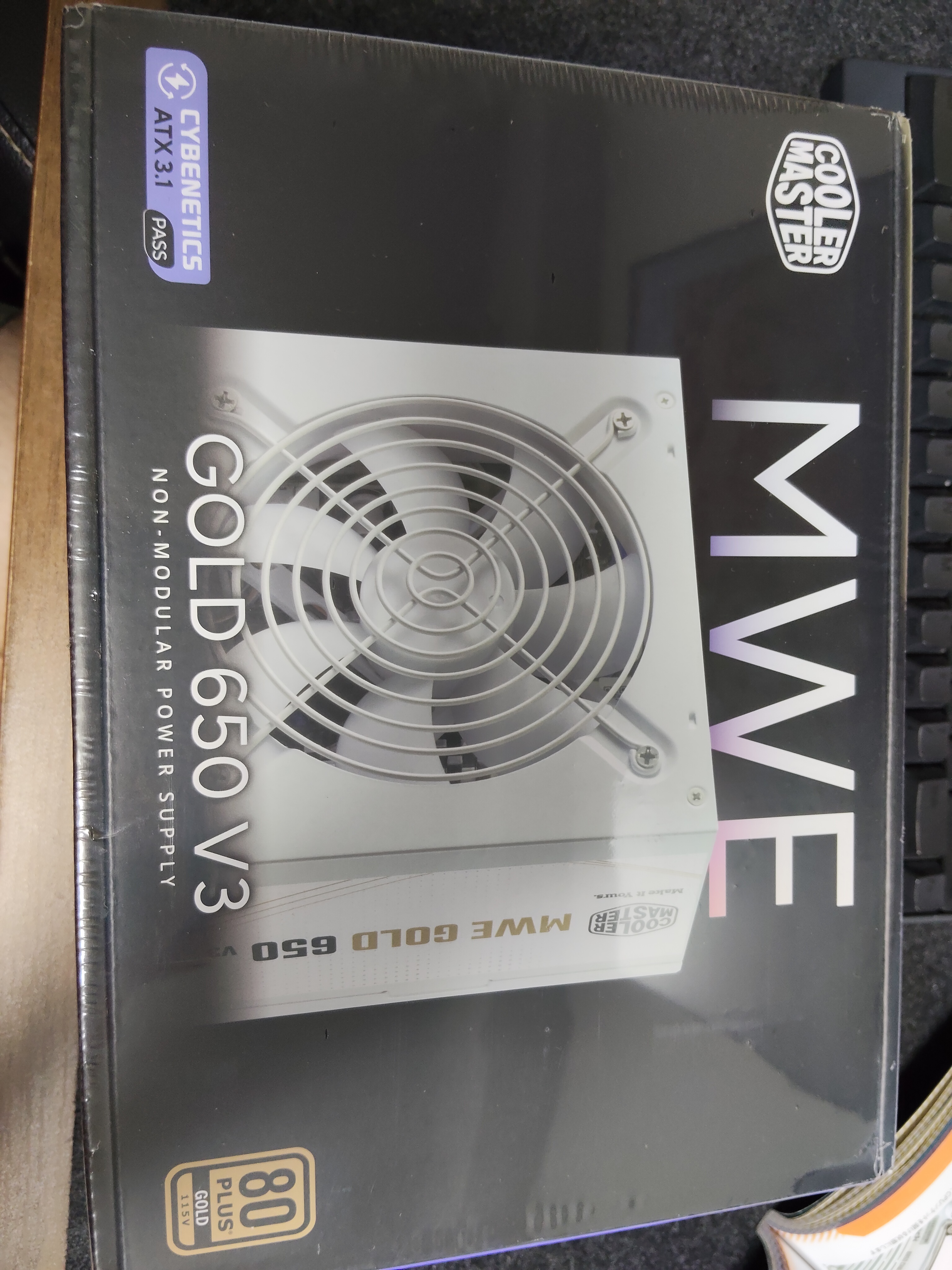 MWE Gold 650 V3 White 外箱表面・三重認証ロゴ