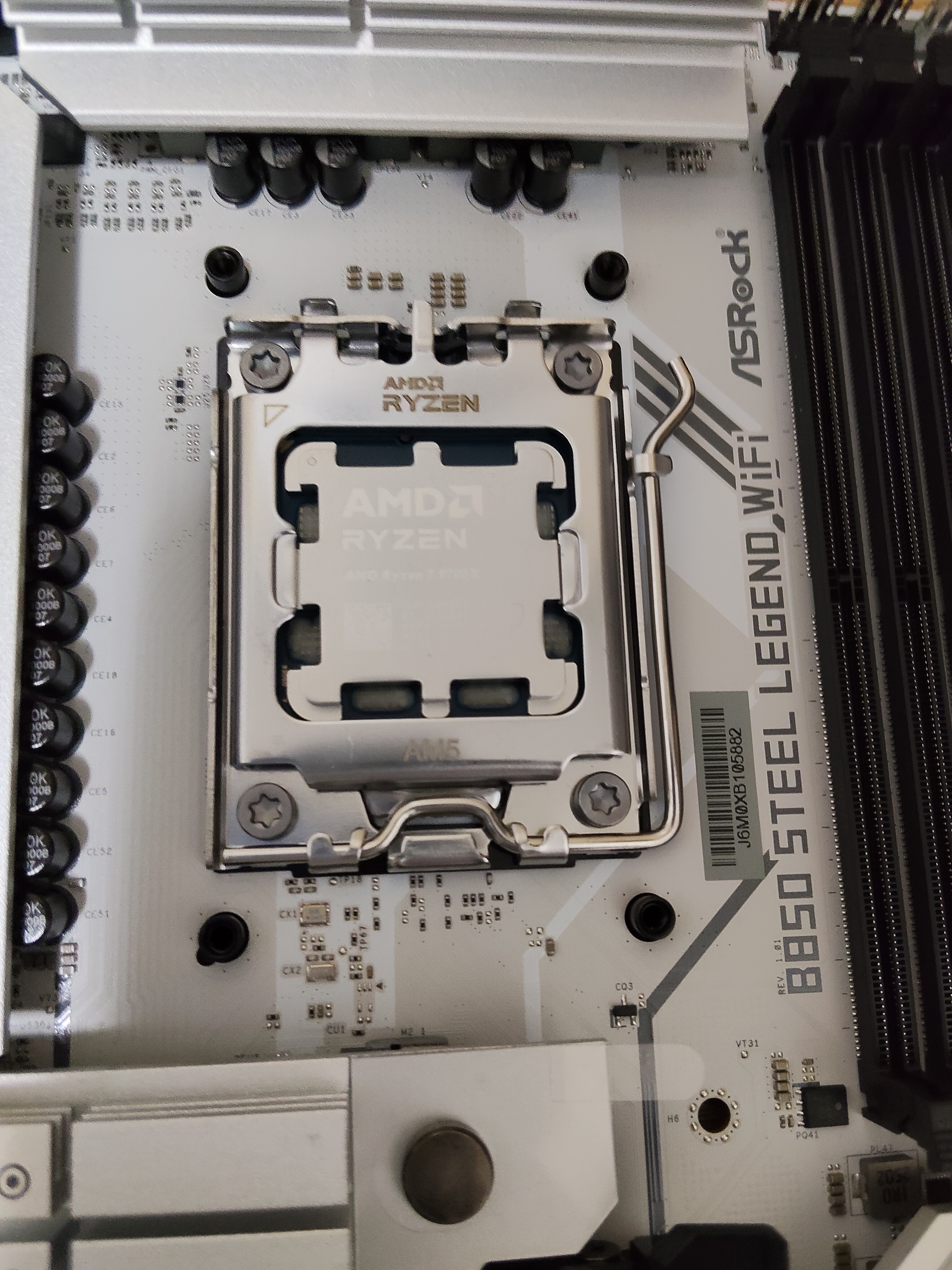 CPU 装着完了(上から・別角度)