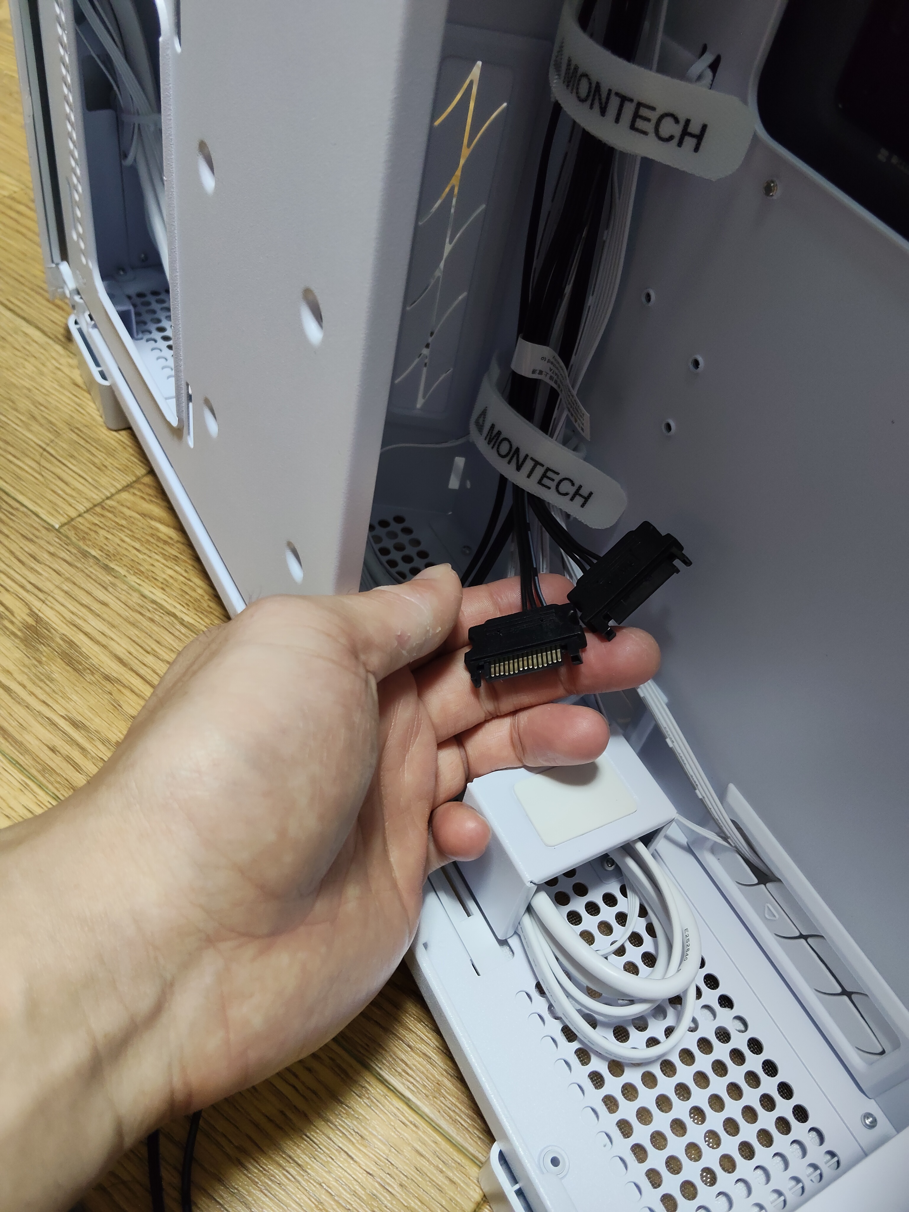 ARGB ハブ黒 3-pin コネクタ別アングル